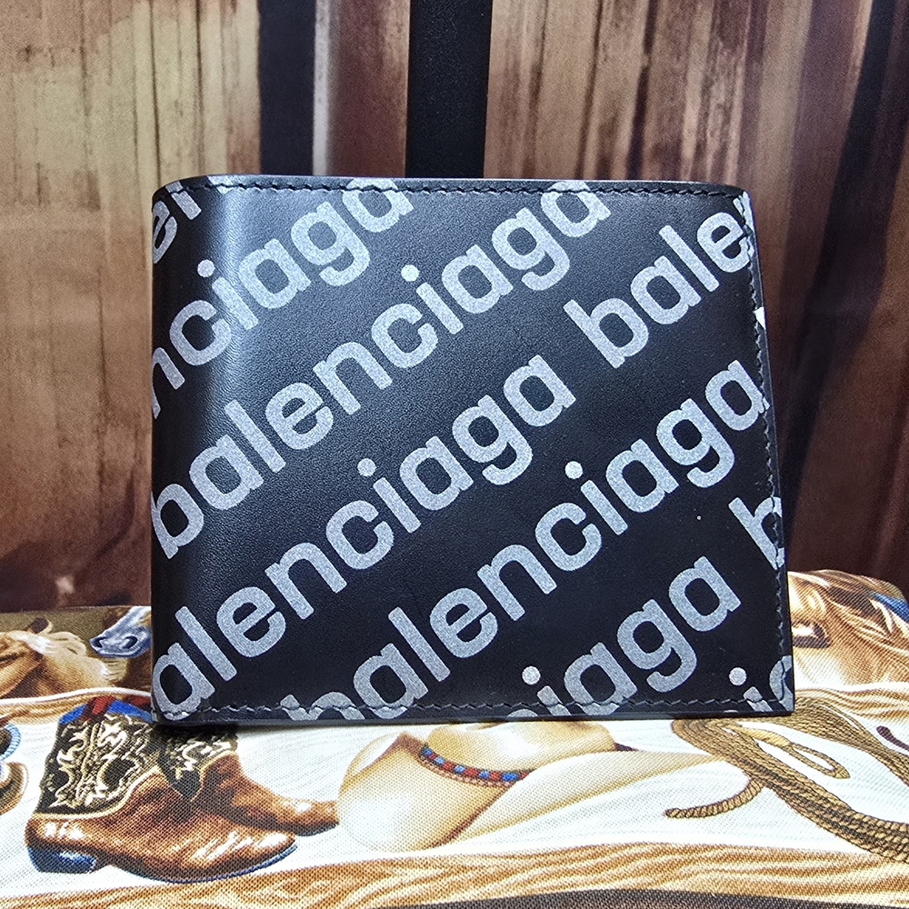 Balenciaga Black and Reflective Logo Wallet - NWT - FULL INCLUSION - Picture 6 of 11